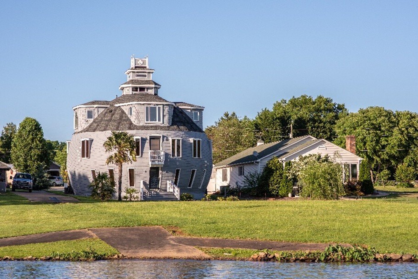 How to Make a Fortune Selling Ugly Houses